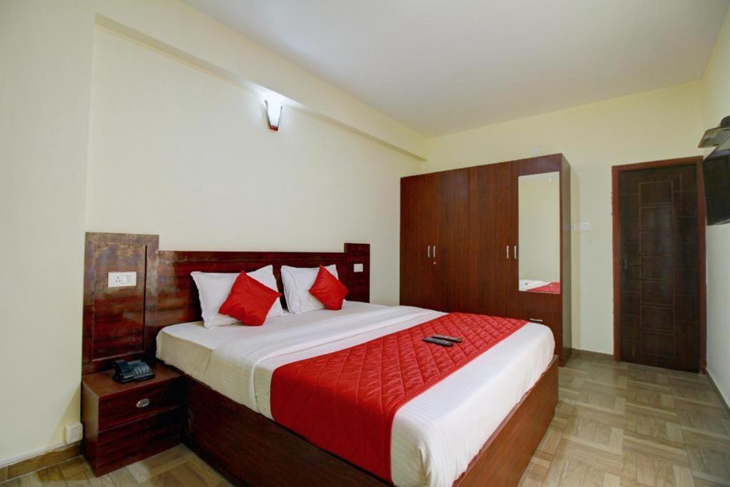 Pinehill Suits Ooty Buitenkant foto
