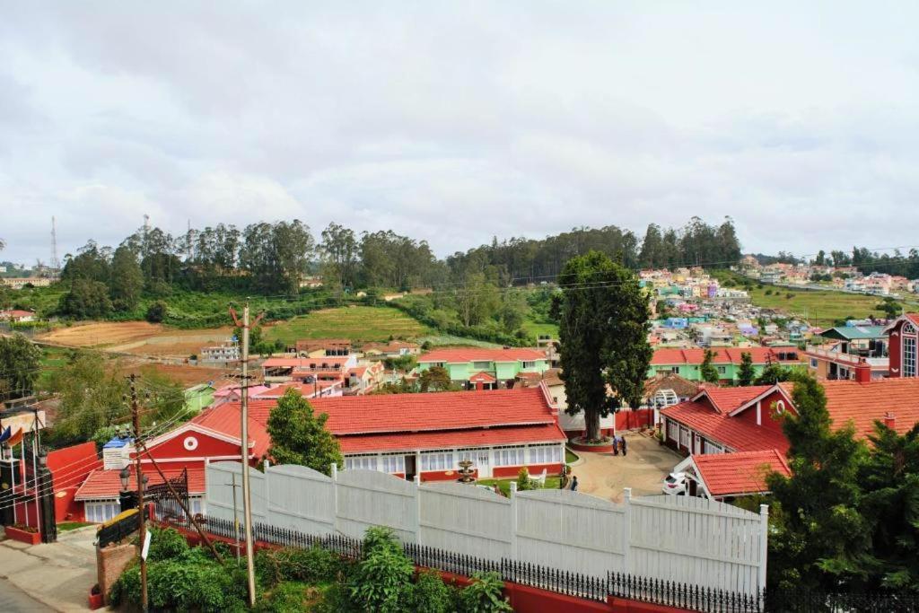 Pinehill Suits Ooty Buitenkant foto